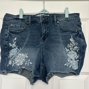 Torrid embroidered Jean shorts size 16